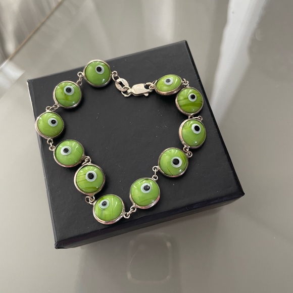 Evil eye 🧿 never worn. very pretty green bracelet - Picture 2 of 2